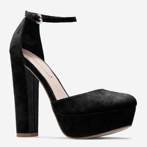 Brand new size 5.5 black heels- closed toe